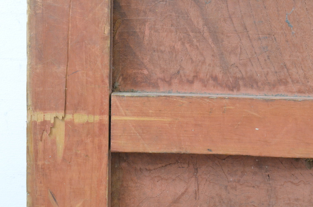 アンティーク建具　欅(ケヤキ)材　重厚な雰囲気のある一枚板の升目(マス目)格子の蔵戸1枚(引き戸、玄関戸)(R-065574)