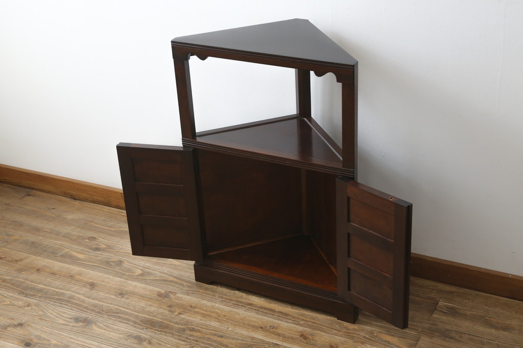 中古　美品　松本民芸家具　丁寧に面取りされたデザインが魅力的な隅棚(コーナーキャビネット、収納棚、戸棚、電話台)(定価約22万円)(R-065229)