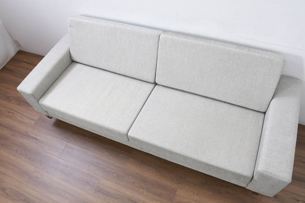  中古　BoConcept(ボーコンセプト)　Anders Norgaard(アンダース・ノルガード)デザイン　I.D.V.2(アイディーヴィーツー)　快適な座り心地と高級感ある空間を演出してくれる2.5人掛けソファ(2.5P、アームソファ、北欧)(定価約22万円)(R-081784)