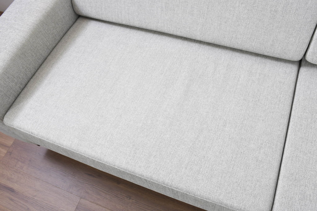  中古　BoConcept(ボーコンセプト)　Anders Norgaard(アンダース・ノルガード)デザイン　I.D.V.2(アイディーヴィーツー)　快適な座り心地と高級感ある空間を演出してくれる2.5人掛けソファ(2.5P、アームソファ、北欧)(定価約22万円)(R-081784)