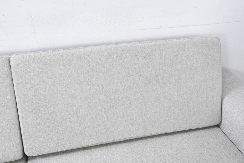  中古　BoConcept(ボーコンセプト)　Anders Norgaard(アンダース・ノルガード)デザイン　I.D.V.2(アイディーヴィーツー)　快適な座り心地と高級感ある空間を演出してくれる2.5人掛けソファ(2.5P、アームソファ、北欧)(定価約22万円)(R-081784)