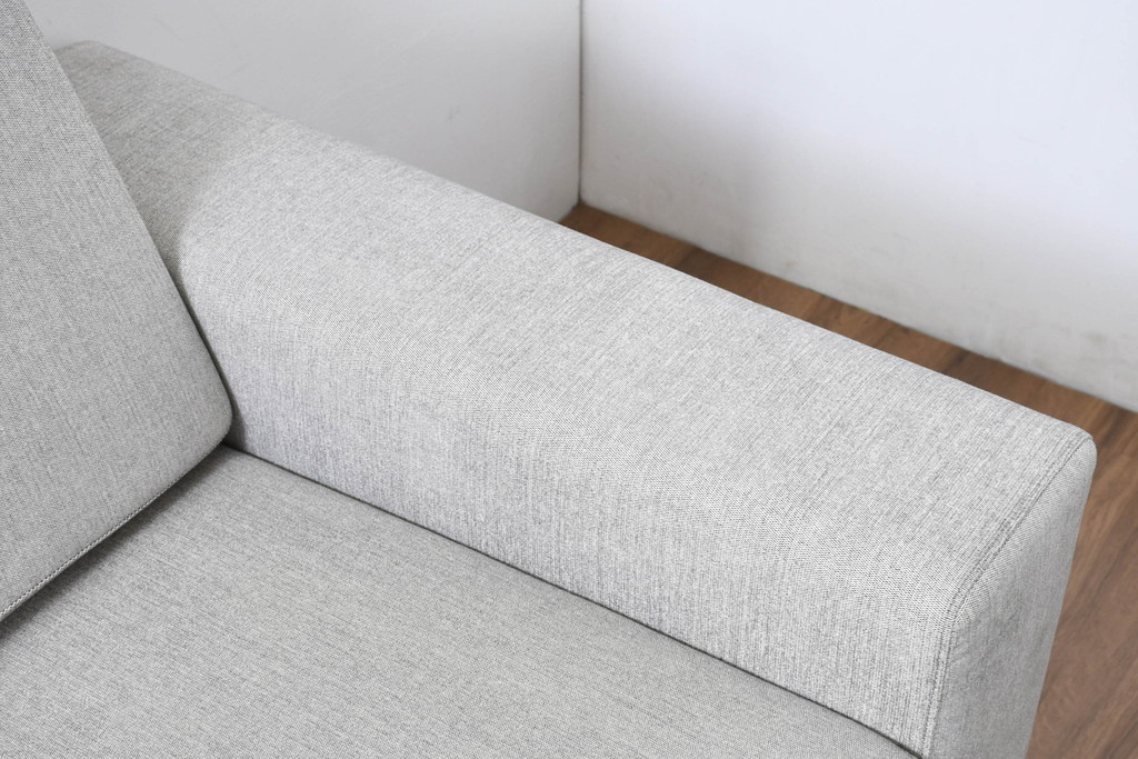  中古　BoConcept(ボーコンセプト)　Anders Norgaard(アンダース・ノルガード)デザイン　I.D.V.2(アイディーヴィーツー)　快適な座り心地と高級感ある空間を演出してくれる2.5人掛けソファ(2.5P、アームソファ、北欧)(定価約22万円)(R-081784)