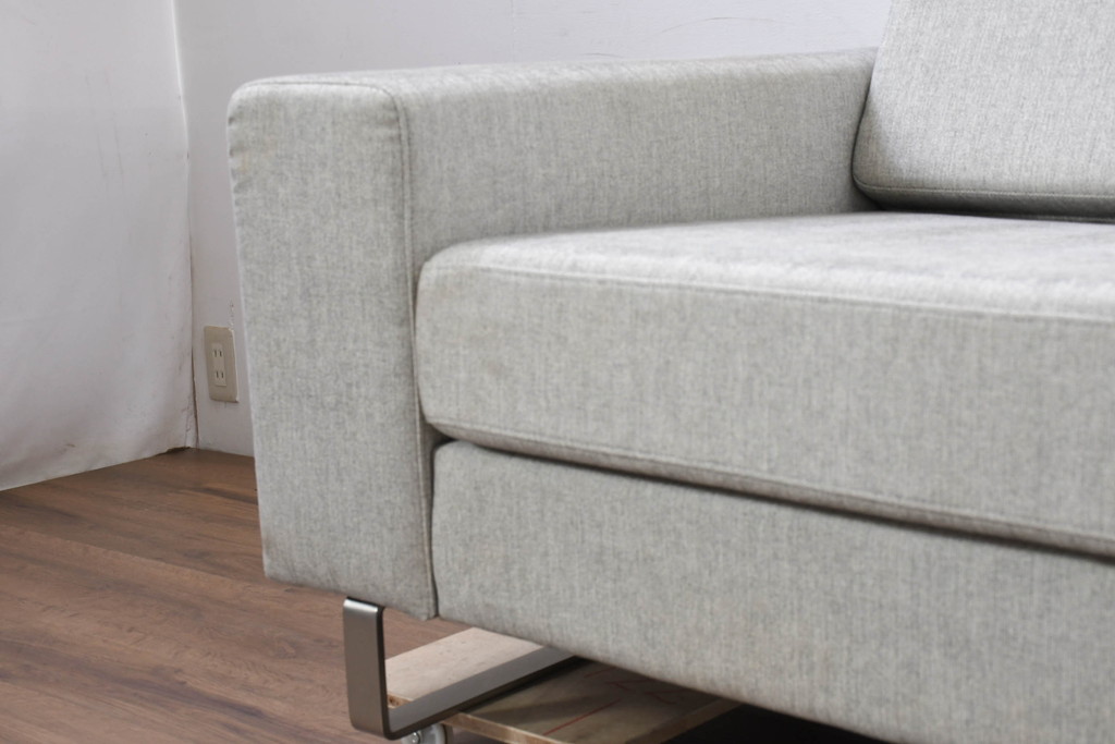  中古　BoConcept(ボーコンセプト)　Anders Norgaard(アンダース・ノルガード)デザイン　I.D.V.2(アイディーヴィーツー)　快適な座り心地と高級感ある空間を演出してくれる2.5人掛けソファ(2.5P、アームソファ、北欧)(定価約22万円)(R-081784)