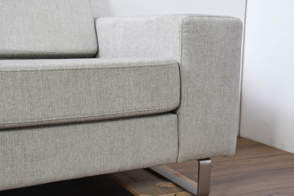  中古　BoConcept(ボーコンセプト)　Anders Norgaard(アンダース・ノルガード)デザイン　I.D.V.2(アイディーヴィーツー)　快適な座り心地と高級感ある空間を演出してくれる2.5人掛けソファ(2.5P、アームソファ、北欧)(定価約22万円)(R-081784)