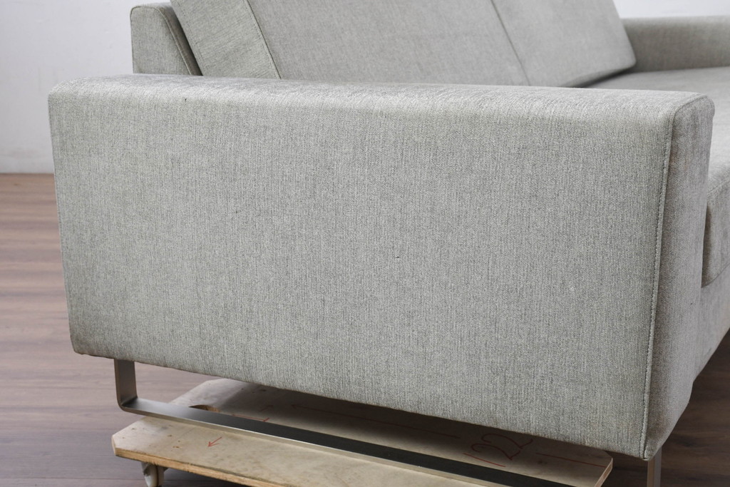  中古　BoConcept(ボーコンセプト)　Anders Norgaard(アンダース・ノルガード)デザイン　I.D.V.2(アイディーヴィーツー)　快適な座り心地と高級感ある空間を演出してくれる2.5人掛けソファ(2.5P、アームソファ、北欧)(定価約22万円)(R-081784)