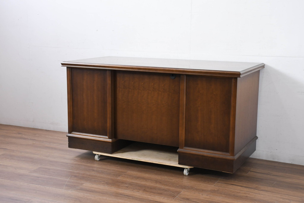 中古　美品　カリモク家具(karimoku)　COLONIAL(コロニアル)シリーズ　カントリースタイルのお部屋作りにおすすめのおしゃれな両袖机(在宅ワーク用、在宅用ワークデスク、書斎机)(定価約27万円)(R-081788)