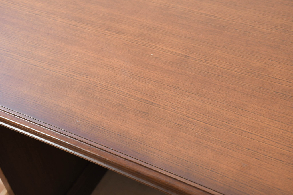 中古　美品　カリモク家具(karimoku)　COLONIAL(コロニアル)シリーズ　カントリースタイルのお部屋作りにおすすめのおしゃれな両袖机(在宅ワーク用、在宅用ワークデスク、書斎机)(定価約27万円)(R-081788)