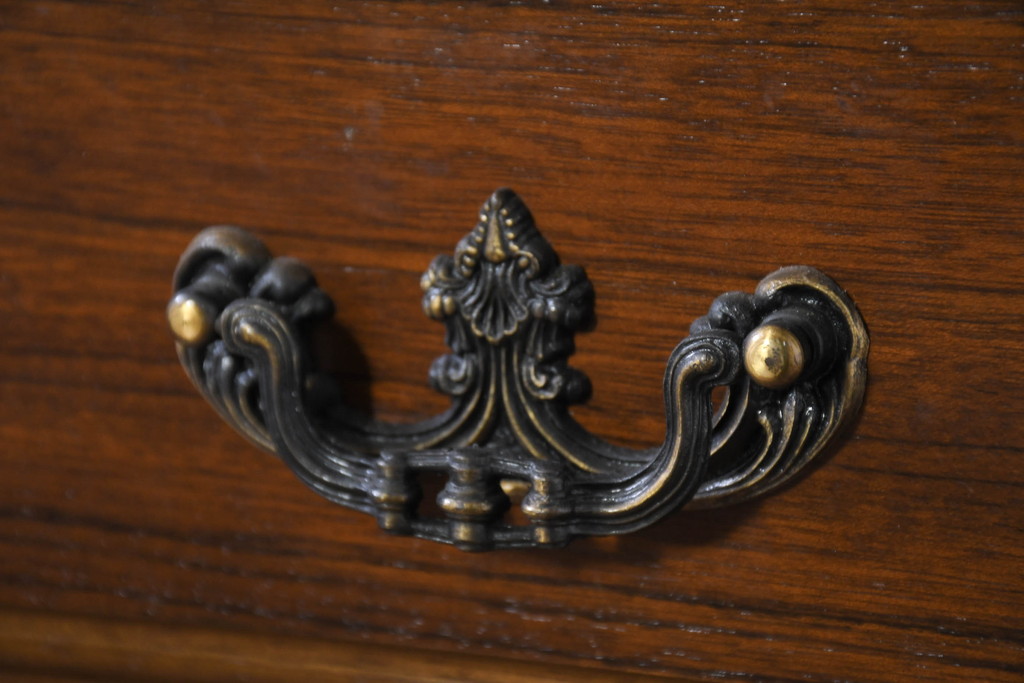 中古　美品　カリモク家具(karimoku)　COLONIAL(コロニアル)シリーズ　カントリースタイルのお部屋作りにおすすめのおしゃれな両袖机(在宅ワーク用、在宅用ワークデスク、書斎机)(定価約27万円)(R-081788)