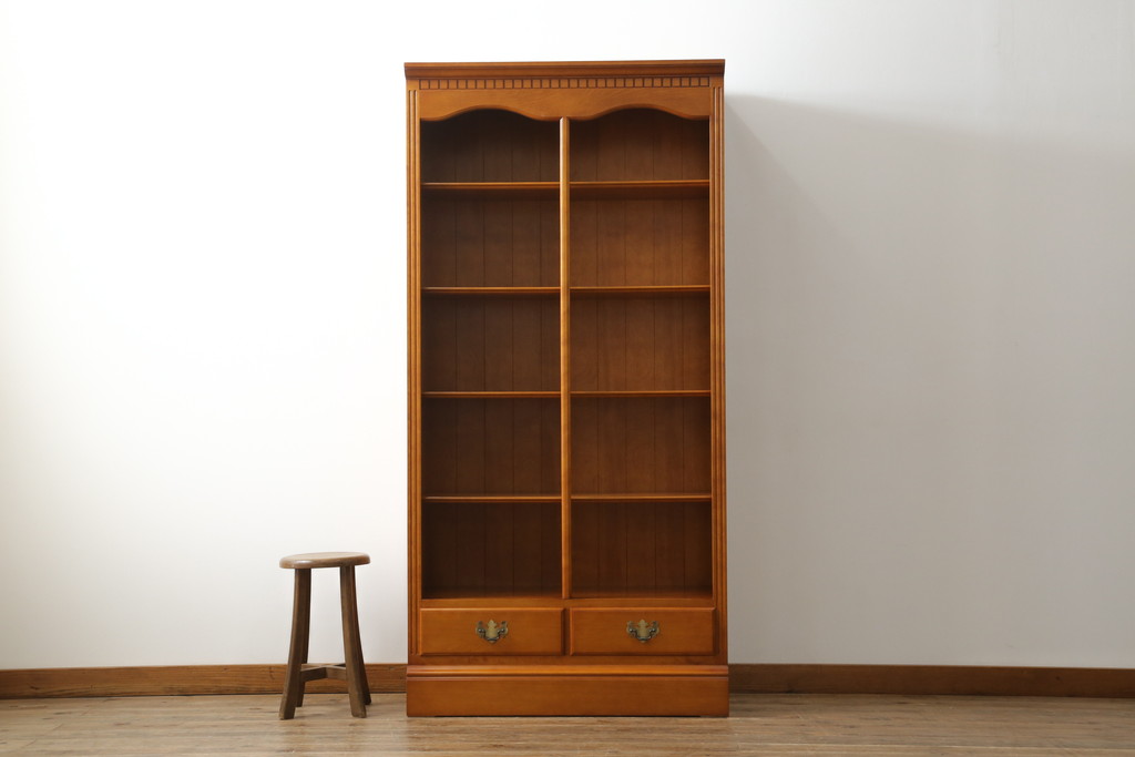 中古　横浜クラシック家具　ダニエル(daniel)　アーリーアメリカンシリーズ　A-211　扉のないデザインがすっきりとした印象の気品漂う本棚(ブックシェルフ、飾り棚、収納棚、オープンラック)(R-074674)