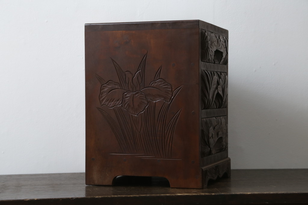 中古　美品!!　民芸家具　日光彫り　大胆に施された花の彫りが美しい小引き出し(卓上収納、小物収納)(R-080051)