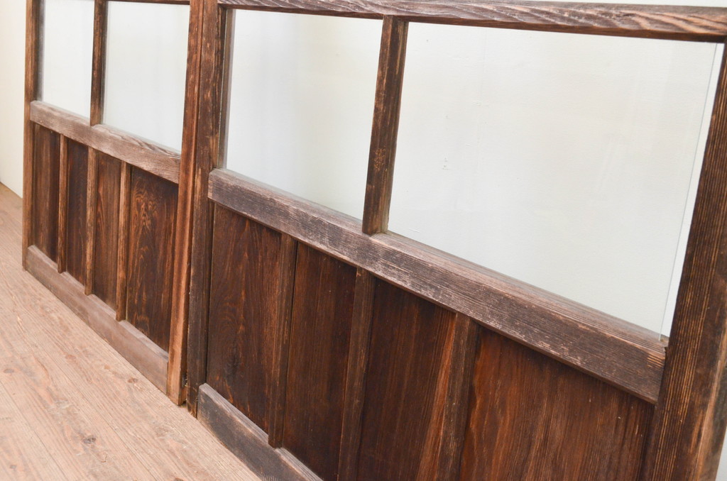 アンティーク建具　経年の趣ある木味が魅力のガラス戸2枚セット(引き戸)(R-067354)