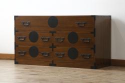 中古　美品　箪笥の松本　時代金具付き　漆塗り　品のある佇まいが和の雰囲気を引き立てる加茂総桐箪笥(総桐たんす、着物箪笥、衣装箪笥、引き出し、和タンス)(定価約65万円)(R-080113)