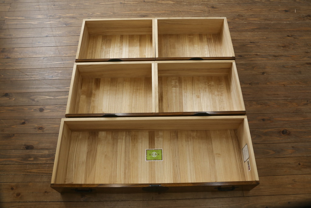 中古　美品　箪笥の松本　時代金具付き　漆塗り　品のある佇まいが和の雰囲気を引き立てる加茂総桐箪笥(総桐たんす、着物箪笥、衣装箪笥、引き出し、和タンス)(定価約65万円)(R-080113)