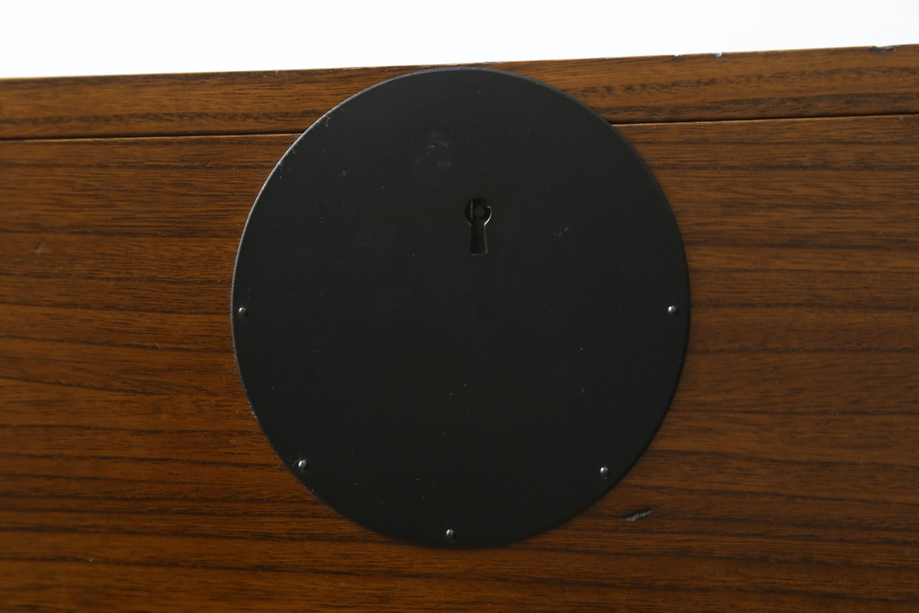 中古　美品　箪笥の松本　時代金具付き　漆塗り　品のある佇まいが和の雰囲気を引き立てる加茂総桐箪笥(総桐たんす、着物箪笥、衣装箪笥、引き出し、和タンス)(定価約65万円)(R-080113)