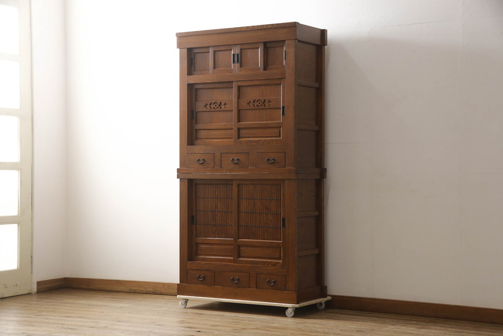 新古品　超美品　中古　楡(ニレ)材　総無垢材　品のある佇まいが魅力の三尺水屋箪笥(重ね箪笥、茶箪笥、戸棚、収納棚、食器棚、キャビネット)(定価約55万円)(R-067438)