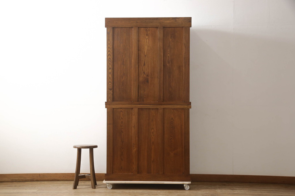 新古品　超美品　中古　楡(ニレ)材　総無垢材　品のある佇まいが魅力の三尺水屋箪笥(重ね箪笥、茶箪笥、戸棚、収納棚、食器棚、キャビネット)(定価約55万円)(R-067438)