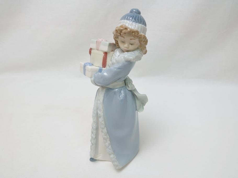 スペイン　リヤドロ　LLADRO　NAO　1985　Christmas Time 少女　フィギュリン(箱なし、陶器人形、置物、オブジェ、クリスマス、女の子、プレゼント)(R-062920)