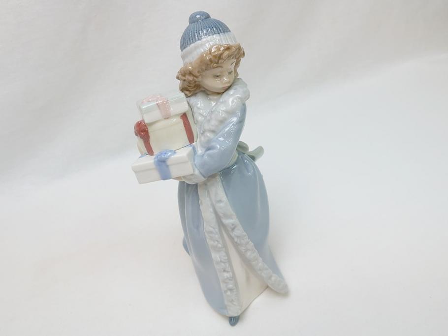 スペイン　リヤドロ　LLADRO　NAO　1985　Christmas Time 少女　フィギュリン(箱なし、陶器人形、置物、オブジェ、クリスマス、女の子、プレゼント)(R-062920)