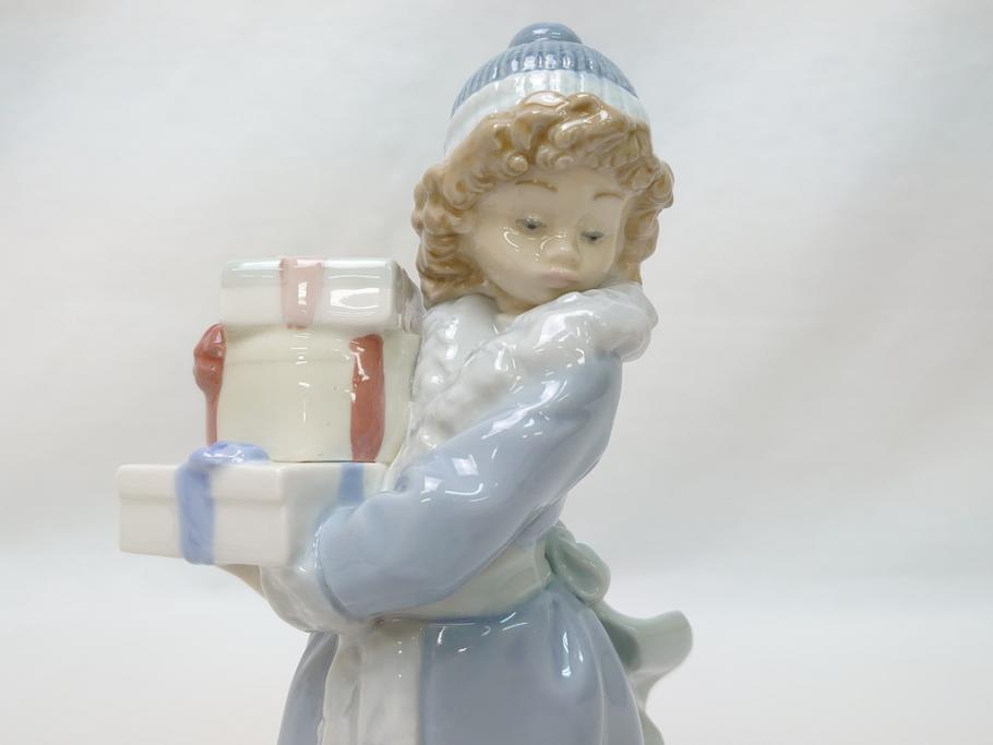 スペイン　リヤドロ　LLADRO　NAO　1985　Christmas Time 少女　フィギュリン(箱なし、陶器人形、置物、オブジェ、クリスマス、女の子、プレゼント)(R-062920)