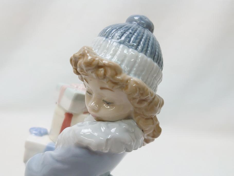 スペイン　リヤドロ　LLADRO　NAO　1985　Christmas Time 少女　フィギュリン(箱なし、陶器人形、置物、オブジェ、クリスマス、女の子、プレゼント)(R-062920)
