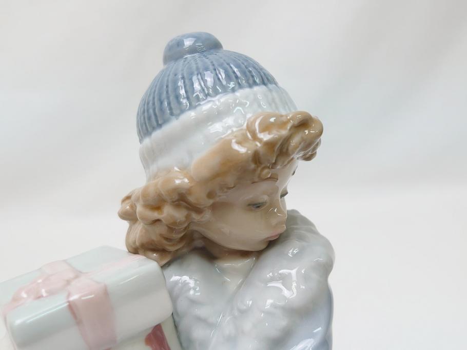 スペイン　リヤドロ　LLADRO　NAO　1985　Christmas Time 少女　フィギュリン(箱なし、陶器人形、置物、オブジェ、クリスマス、女の子、プレゼント)(R-062920)