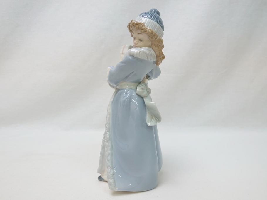 スペイン　リヤドロ　LLADRO　NAO　1985　Christmas Time 少女　フィギュリン(箱なし、陶器人形、置物、オブジェ、クリスマス、女の子、プレゼント)(R-062920)