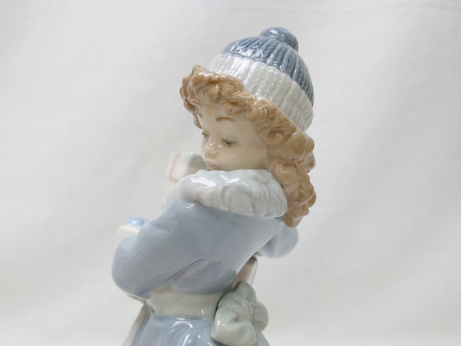 スペイン　リヤドロ　LLADRO　NAO　1985　Christmas Time 少女　フィギュリン(箱なし、陶器人形、置物、オブジェ、クリスマス、女の子、プレゼント)(R-062920)