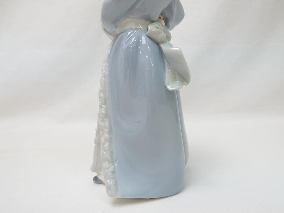 スペイン　リヤドロ　LLADRO　NAO　1985　Christmas Time 少女　フィギュリン(箱なし、陶器人形、置物、オブジェ、クリスマス、女の子、プレゼント)(R-062920)