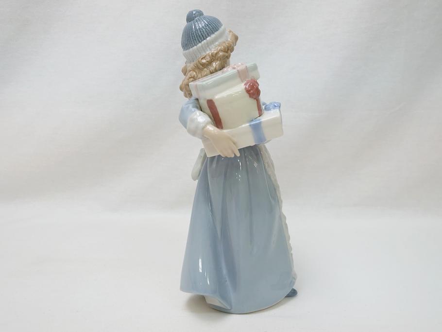 スペイン　リヤドロ　LLADRO　NAO　1985　Christmas Time 少女　フィギュリン(箱なし、陶器人形、置物、オブジェ、クリスマス、女の子、プレゼント)(R-062920)