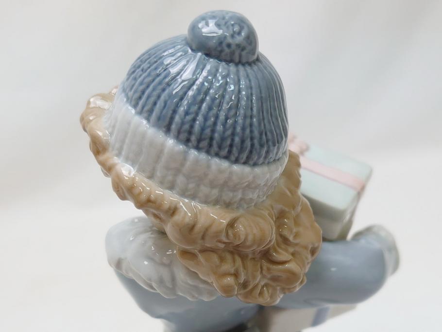 スペイン　リヤドロ　LLADRO　NAO　1985　Christmas Time 少女　フィギュリン(箱なし、陶器人形、置物、オブジェ、クリスマス、女の子、プレゼント)(R-062920)