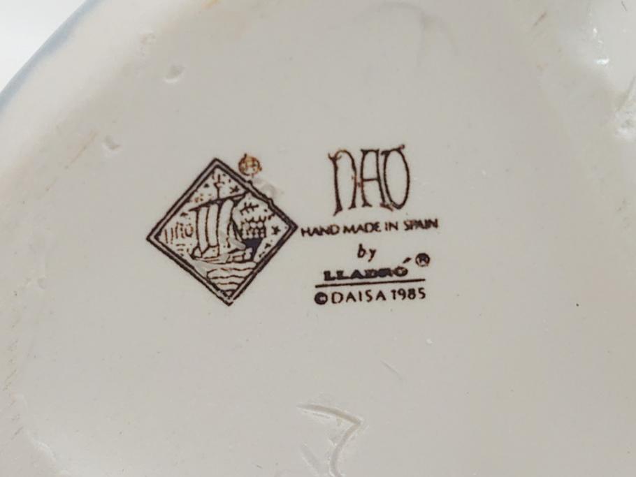 スペイン　リヤドロ　LLADRO　NAO　1985　Christmas Time 少女　フィギュリン(箱なし、陶器人形、置物、オブジェ、クリスマス、女の子、プレゼント)(R-062920)