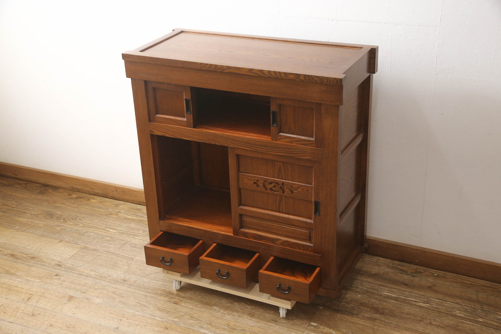 新古品　超美品　中古　楡(ニレ)材　総無垢材　品のある佇まいが魅力の水屋箪笥サイドボード(サイドキャビネット、茶箪笥、戸棚、収納棚)(R-067439)