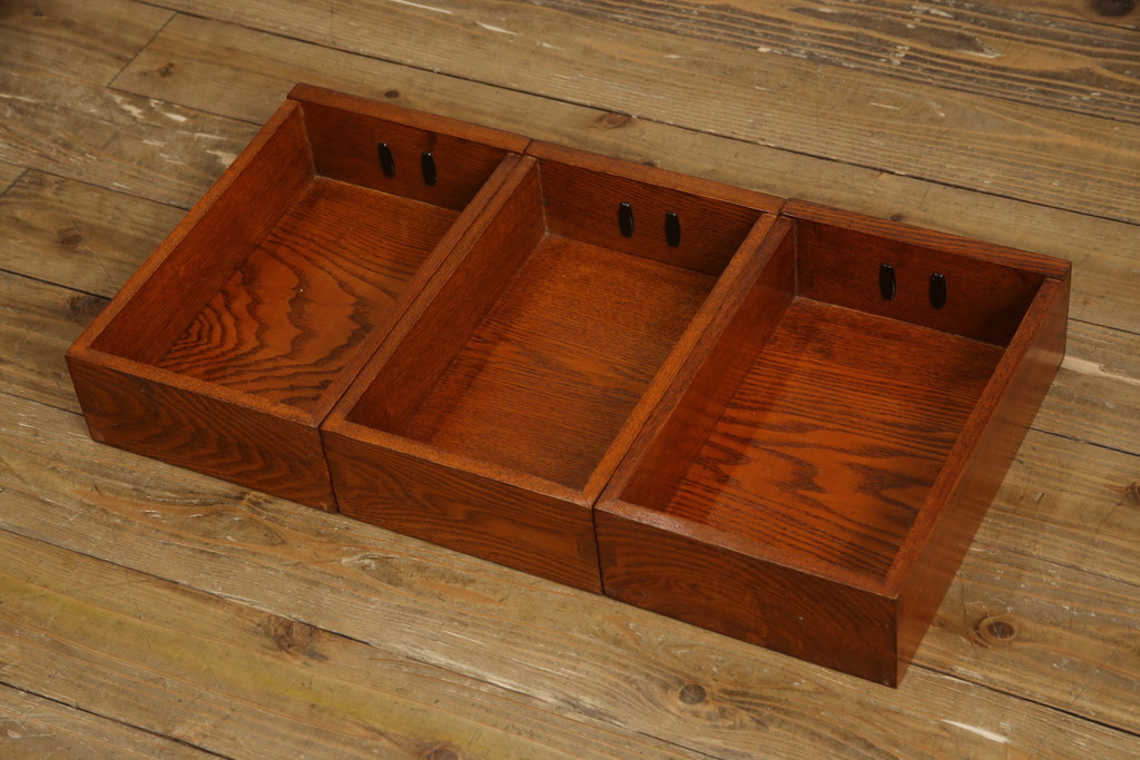 新古品　超美品　中古　楡(ニレ)材　総無垢材　品のある佇まいが魅力の水屋箪笥サイドボード(サイドキャビネット、茶箪笥、戸棚、収納棚)(R-067439)