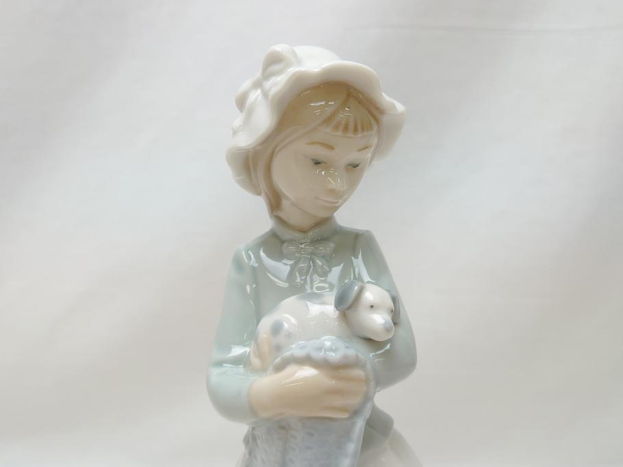  	スペイン　リヤドロ　LLADRO　NAO　Girl With Puppy(子犬を抱く少女)　フィギュリン(箱なし、陶器人形、置物、オブジェ、女の子、犬)(R-062951)