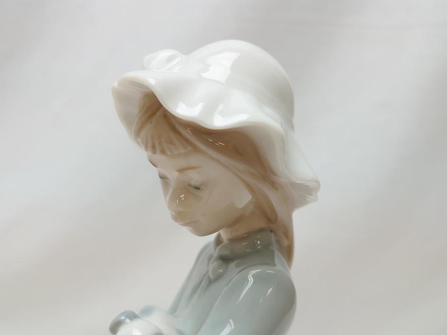  	スペイン　リヤドロ　LLADRO　NAO　Girl With Puppy(子犬を抱く少女)　フィギュリン(箱なし、陶器人形、置物、オブジェ、女の子、犬)(R-062951)