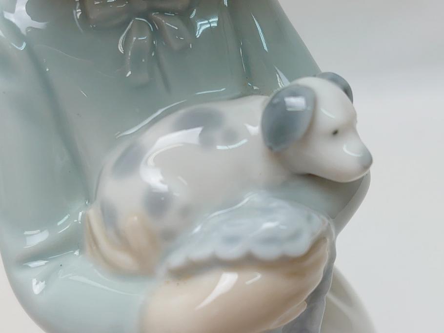  	スペイン　リヤドロ　LLADRO　NAO　Girl With Puppy(子犬を抱く少女)　フィギュリン(箱なし、陶器人形、置物、オブジェ、女の子、犬)(R-062951)