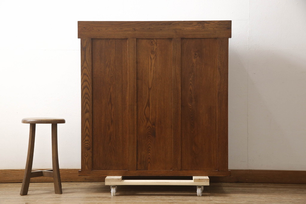 新古品　超美品　中古　楡(ニレ)材　総無垢材　品のある佇まいが魅力の水屋箪笥サイドボード(サイドキャビネット、茶箪笥、戸棚、収納棚)(R-067439)