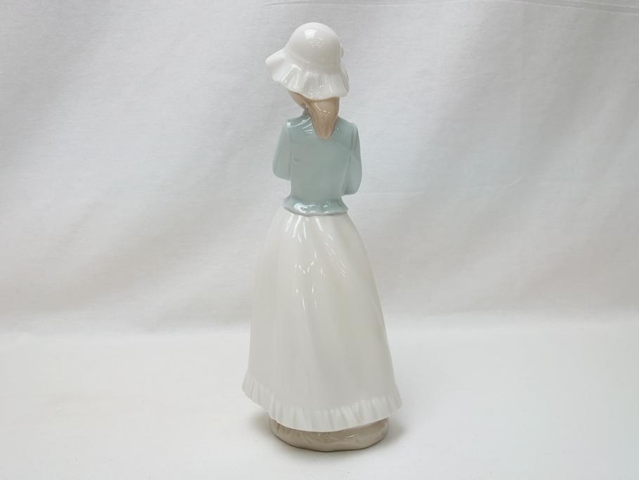 スペイン リヤドロ LLADRO NAO Girl With Puppy(子犬を抱く少女