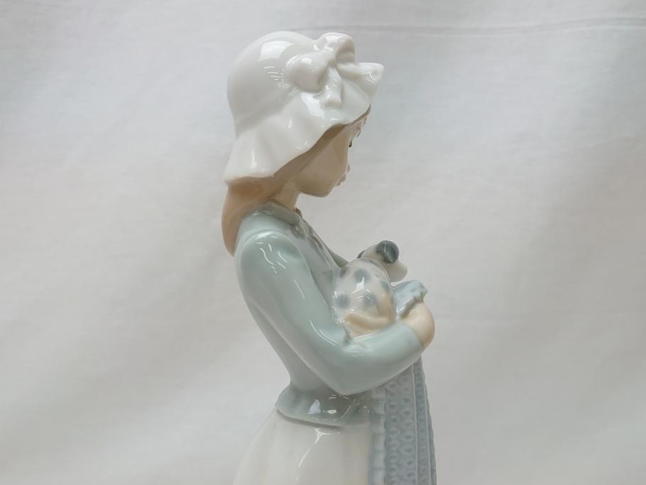  	スペイン　リヤドロ　LLADRO　NAO　Girl With Puppy(子犬を抱く少女)　フィギュリン(箱なし、陶器人形、置物、オブジェ、女の子、犬)(R-062951)