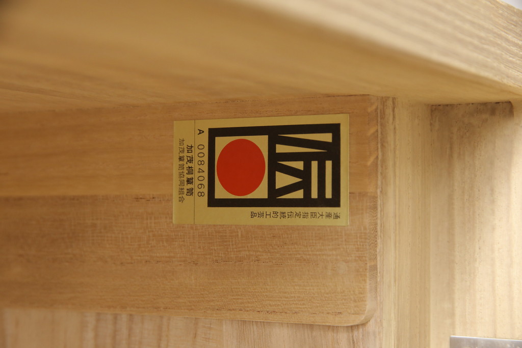 加茂桐箪笥の見た目を変えずに綺麗にリペア!砥の粉は落とさず、汚れやシミのみ綺麗になるよう仕上げ。(胴厚、桐たんす、着物箪笥、和タンス)