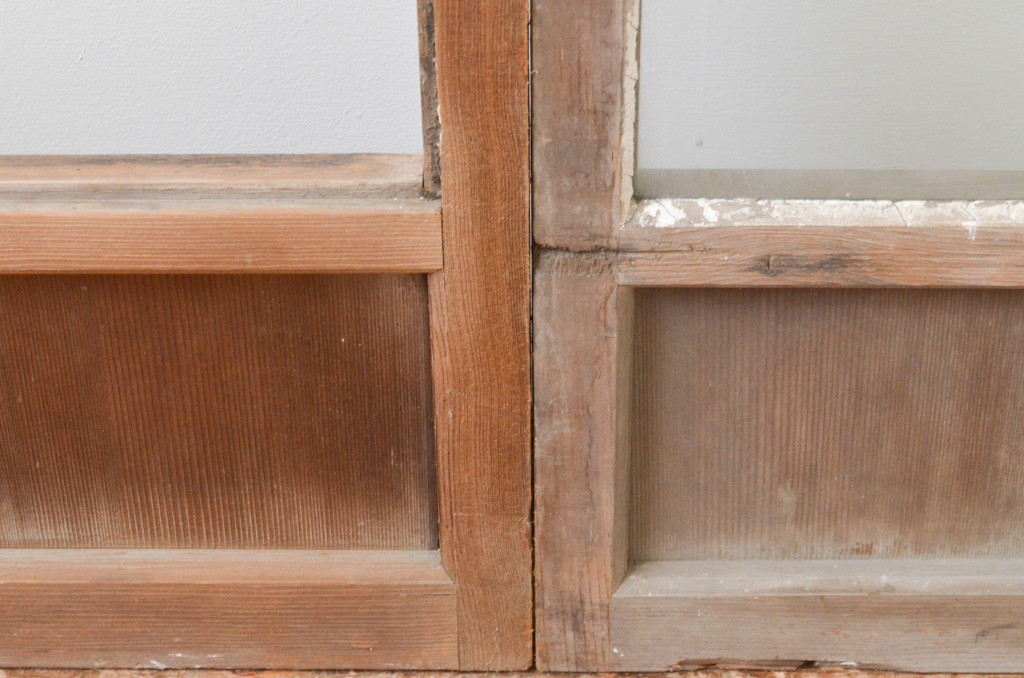 アンティーク建具　経年を感じさせる古い木味が魅力のガラス戸2枚セット(引き戸)(R-067358)