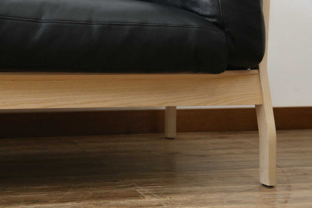 中古　超美品　Cassina(カッシーナ)　ELORO(エローロ)　FY革　本革　洗練されたモダンデザインが格好いい!!メンズライクな空間を演出する2人掛けソファ(2P、二人掛け、クッションソファ、レザーソファ、アームソファ)(定価約170万円)(R-062160)