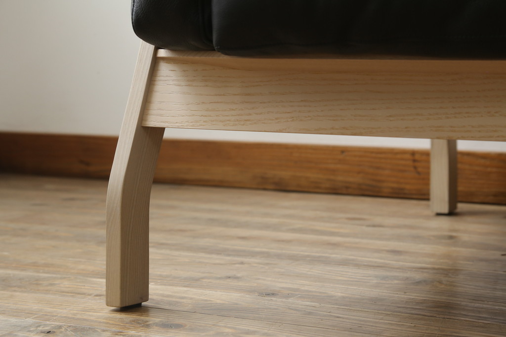 中古　超美品　Cassina(カッシーナ)　ELORO(エローロ)　FY革　本革　洗練されたモダンデザインが格好いい!!メンズライクな空間を演出する2人掛けソファ(2P、二人掛け、クッションソファ、レザーソファ、アームソファ)(定価約170万円)(R-062160)