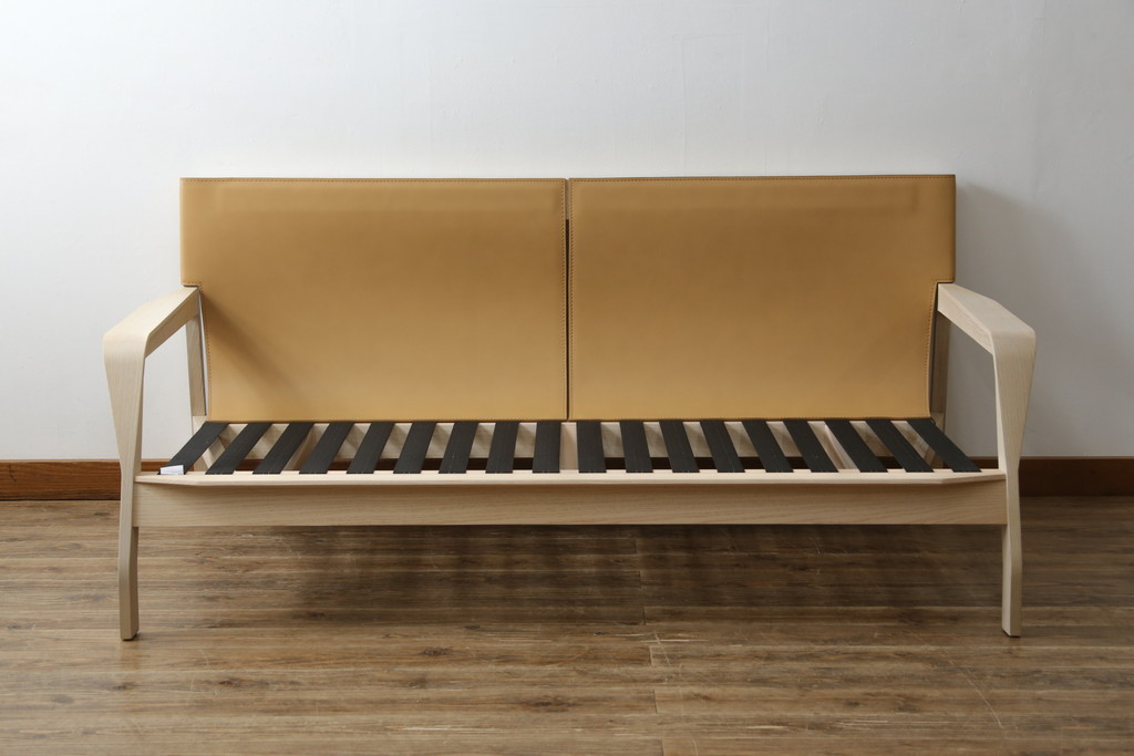 中古　超美品　Cassina(カッシーナ)　ELORO(エローロ)　FY革　本革　洗練されたモダンデザインが格好いい!!メンズライクな空間を演出する2人掛けソファ(2P、二人掛け、クッションソファ、レザーソファ、アームソファ)(定価約170万円)(R-062160)