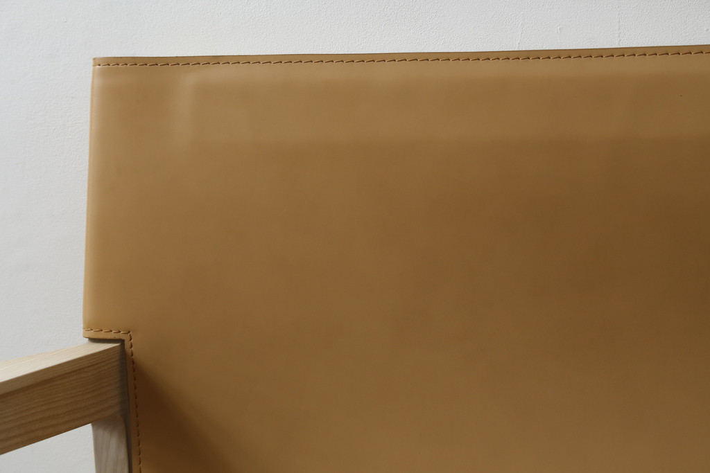 中古　超美品　Cassina(カッシーナ)　ELORO(エローロ)　FY革　本革　洗練されたモダンデザインが格好いい!!メンズライクな空間を演出する2人掛けソファ(2P、二人掛け、クッションソファ、レザーソファ、アームソファ)(定価約170万円)(R-062160)