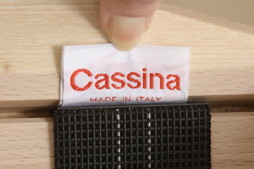 中古　超美品　Cassina(カッシーナ)　ELORO(エローロ)　FY革　本革　洗練されたモダンデザインが格好いい!!メンズライクな空間を演出する2人掛けソファ(2P、二人掛け、クッションソファ、レザーソファ、アームソファ)(定価約170万円)(R-062160)