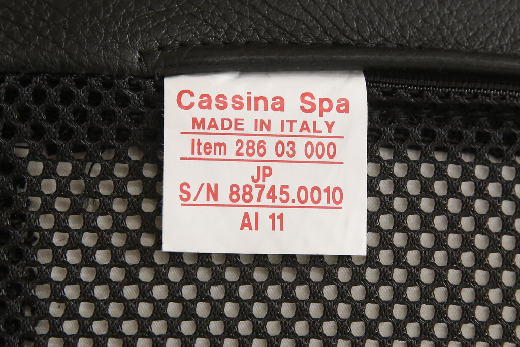中古　超美品　Cassina(カッシーナ)　ELORO(エローロ)　FY革　本革　洗練されたモダンデザインが格好いい!!メンズライクな空間を演出する2人掛けソファ(2P、二人掛け、クッションソファ、レザーソファ、アームソファ)(定価約170万円)(R-062160)