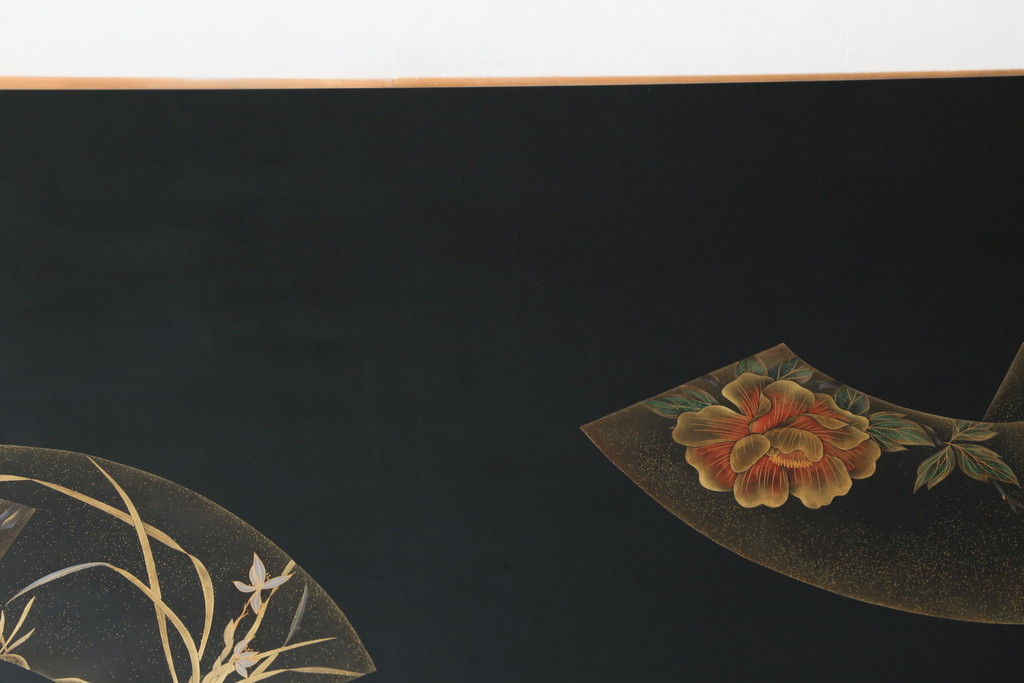 中古　輪島塗り　浜高悦朗作　繊細なタッチで描かれた花と扇の意匠が雅な雰囲気を醸し出す座卓(ローテーブル、センターテーブル、リビングテーブル)(R-062222)