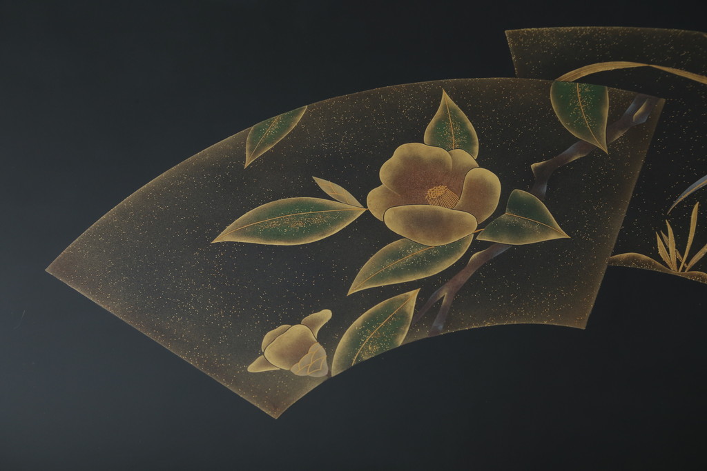 中古　輪島塗り　浜高悦朗作　繊細なタッチで描かれた花と扇の意匠が雅な雰囲気を醸し出す座卓(ローテーブル、センターテーブル、リビングテーブル)(R-062222)