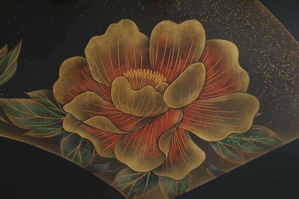 中古　輪島塗り　浜高悦朗作　繊細なタッチで描かれた花と扇の意匠が雅な雰囲気を醸し出す座卓(ローテーブル、センターテーブル、リビングテーブル)(R-062222)